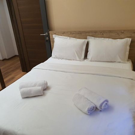 Apartmani Mali Vikend ベオグラード エクステリア 写真
