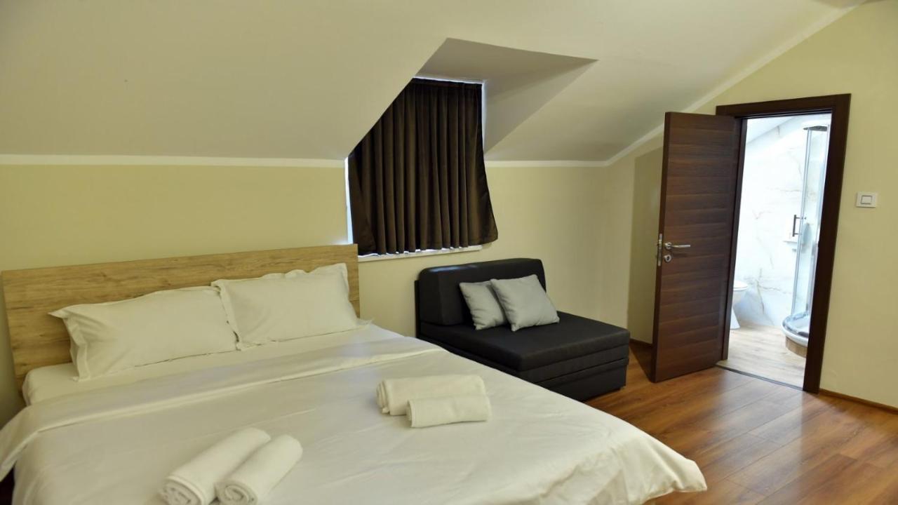 Apartmani Mali Vikend ベオグラード エクステリア 写真