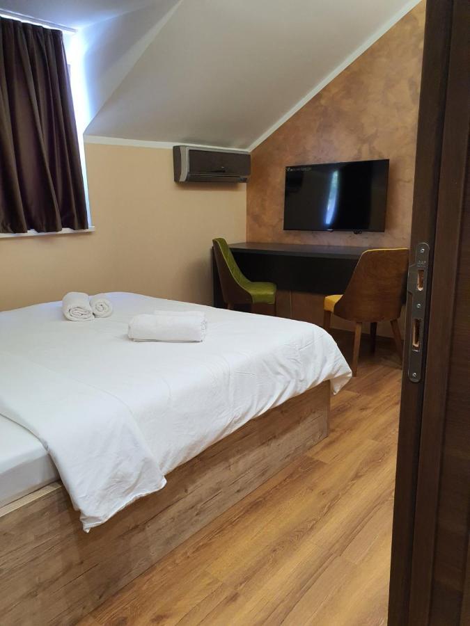 Apartmani Mali Vikend ベオグラード エクステリア 写真