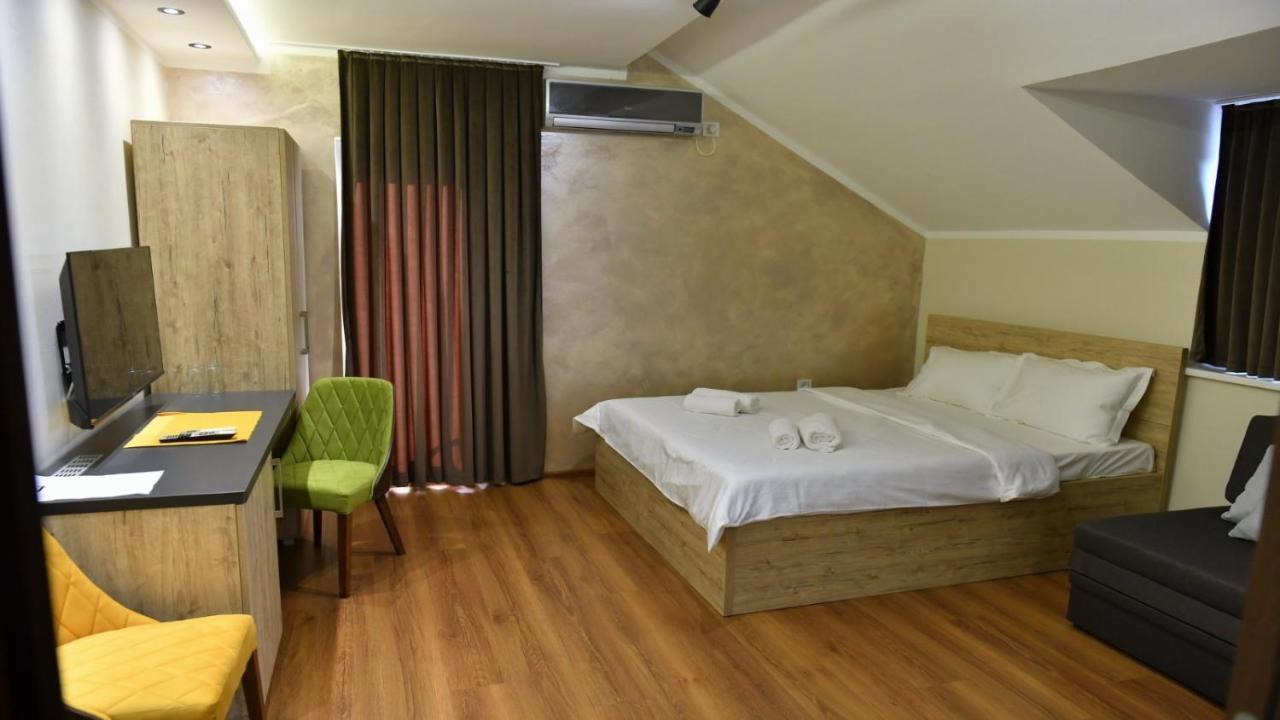 Apartmani Mali Vikend ベオグラード エクステリア 写真